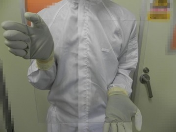 （写真）300ｍｍ角ガラスへの帯電防止非粘着コーティング